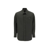 Jaqueta Valentino com logo V sobre camisa